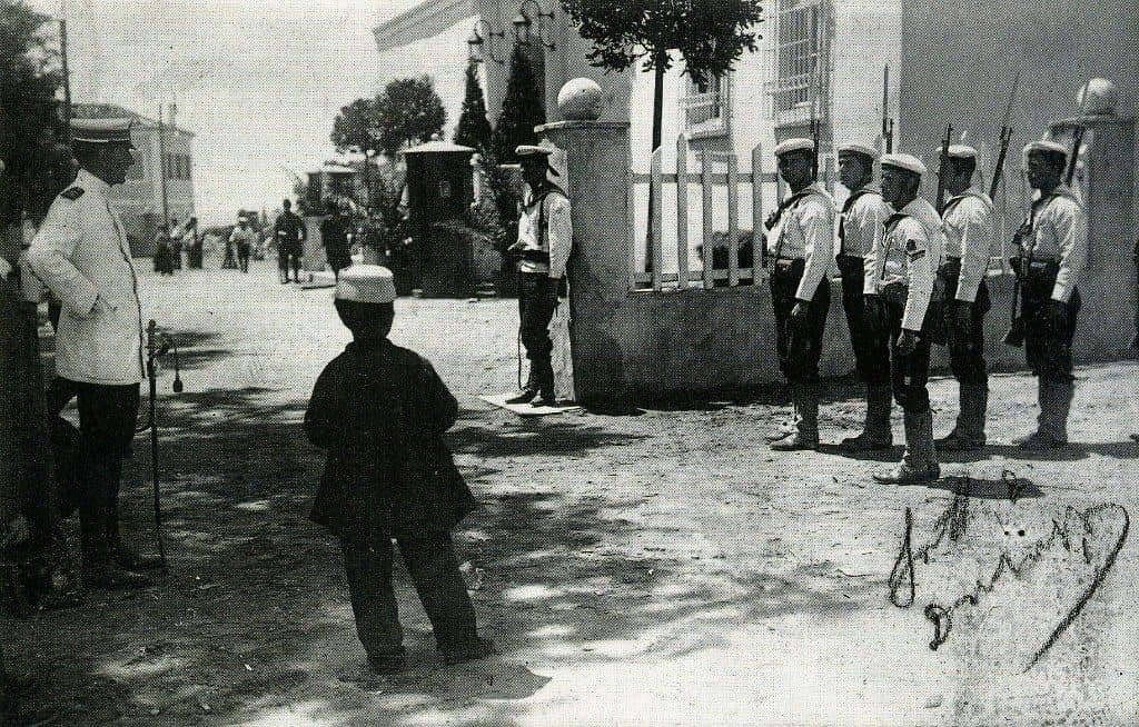Italian sailors guarding the konak in Durrës