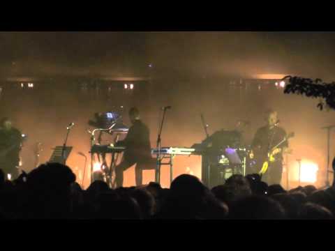 Massive Attack - Teardrop (Live @ Cactus Festival Brugge 2014)
