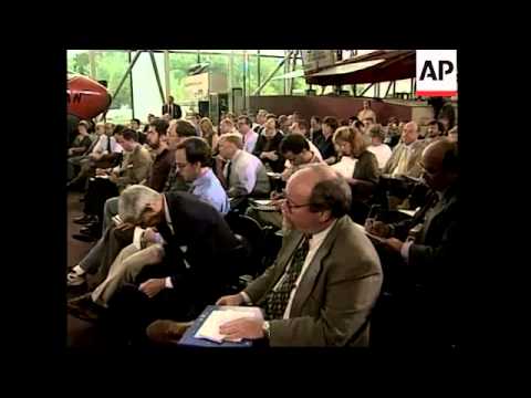 Kerkorian, DaimlerChrysler square off over 1998 merger