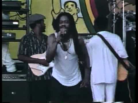 Dennis Brown  Silhouettes live 1990