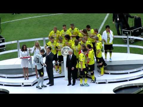 Bundesliga title 2010-11 - Meisterschale presentation
