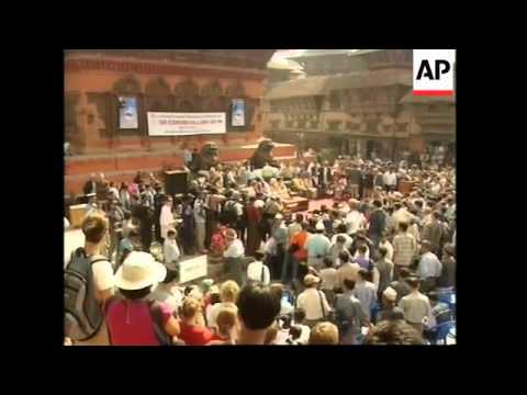 Sir Edmund Hillary joins Everest mountaineers in carriage procession