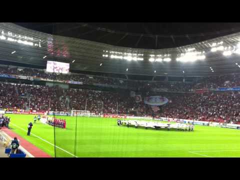 Bayer Leverkusen - KRC Genk: players walk-out & CL anthem