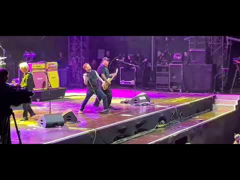 Sex Pistols — "Satellite" live (2025)
