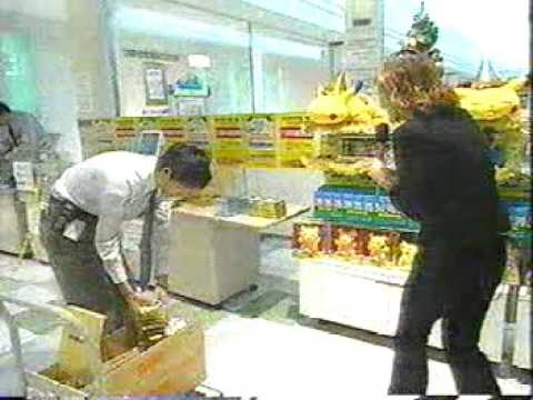 Pokémon Gold & Silver launch day in Japan — news footage
