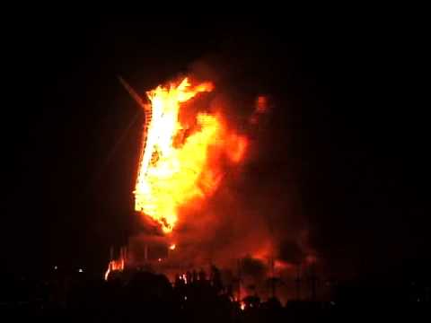 The Man Burns - Burning Man 2002