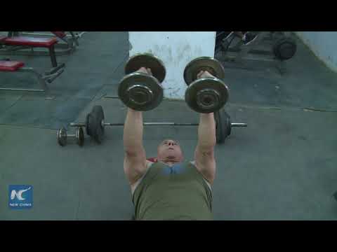 80-years-old Egyptian bodybuilder amazes younger gym mates