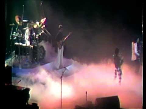 Queen — We Will Rock You / We Are the Champions