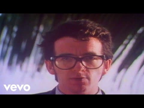 Elvis Costello & The Attractions — Oliver's Army