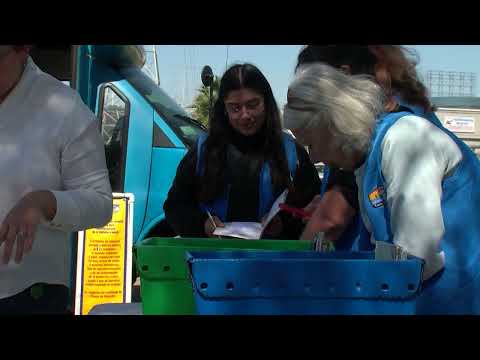 A volunteer bookmobile across the border