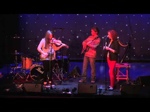 Isla, Doona & Paul - Manx songs and tunes