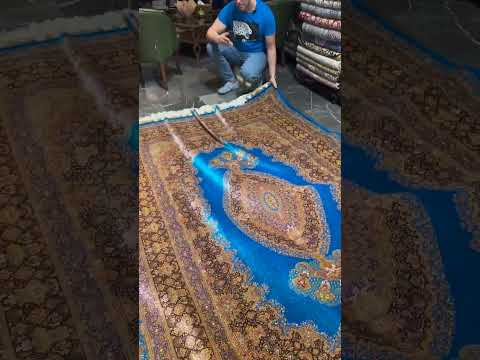 تمام فرش ها دست بافت قم هستن و ابریشم طبیعی درشون بکار رفته. 6متری.(200*300)سانتی متر. 80 رج واقعی