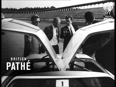 New Mercedes On Show (1969)