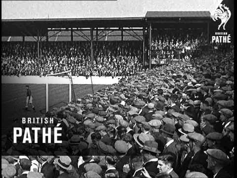 Football season opens, 1930