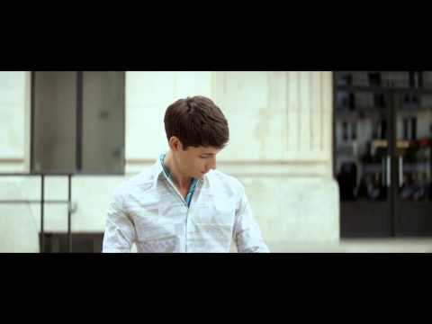 Hermès:: A flâneur is as a flâneur does and changes his mind as often as his shirt.