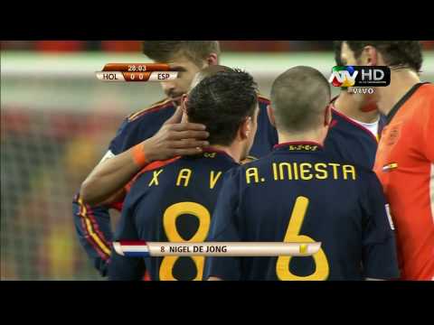 DE JONG FOUL TO XAVI ALONSO - mundial 2010 semifinal