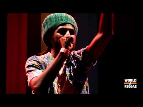 Chronixx- Clean Like A Whistle / Behind Curtain @ Reggae Geel 2014 (NL)