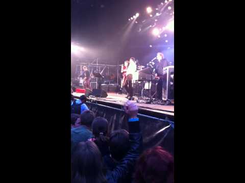 Optreden van Daan op het Cactusfestival te Brugge met Swedish Designer Drugs, 12-07-2013