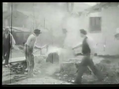Démolition d'un mur [Demolition of a Wall] (Lumière, 1896)