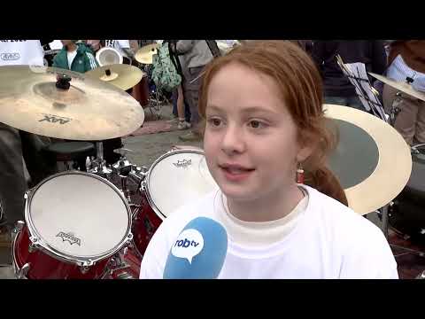 150 drummers on the Grote Markt