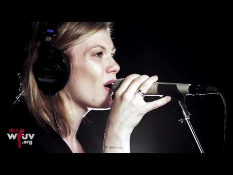 Trixie Whitley - "Closer" (Live at WFUV)