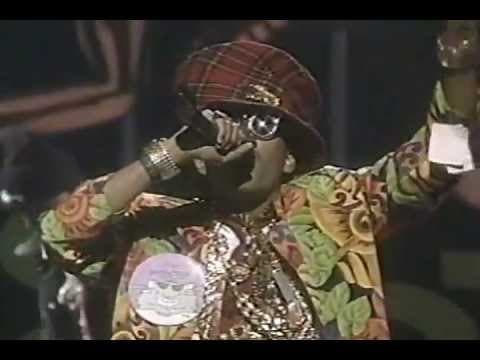 Digital Underground perform No Nose Job on television