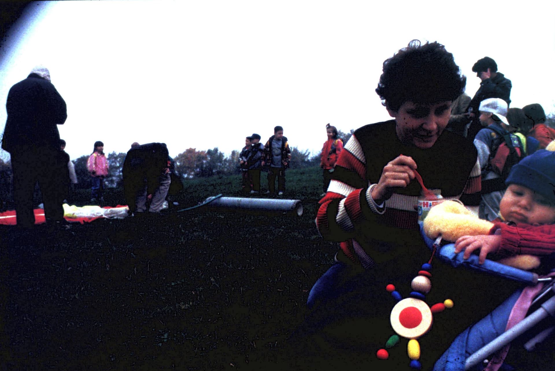 pirate radio balloon - filling the balloon (Freier Rundfunk Österreich)