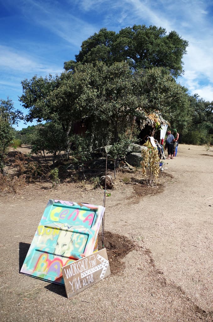 Painted signboard on the path under the oaks, Boom 2014