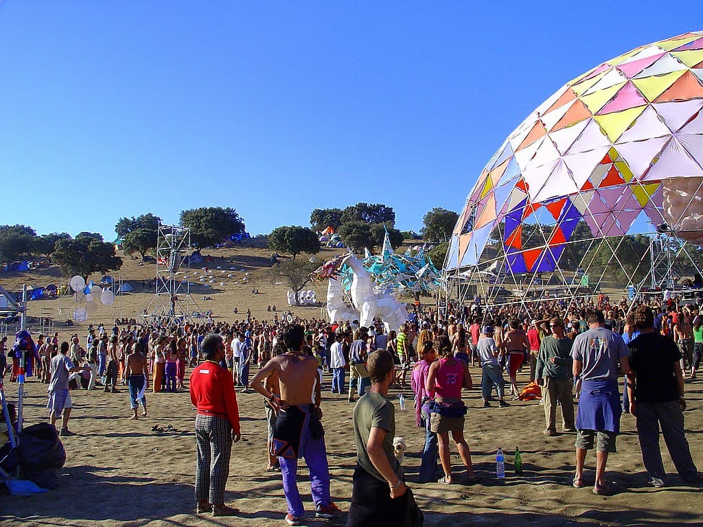 Dancing at main dancefloor dome, second view, Boom 2004