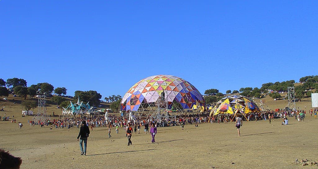 Main dancefloor dome, fourth view, Boom 2004