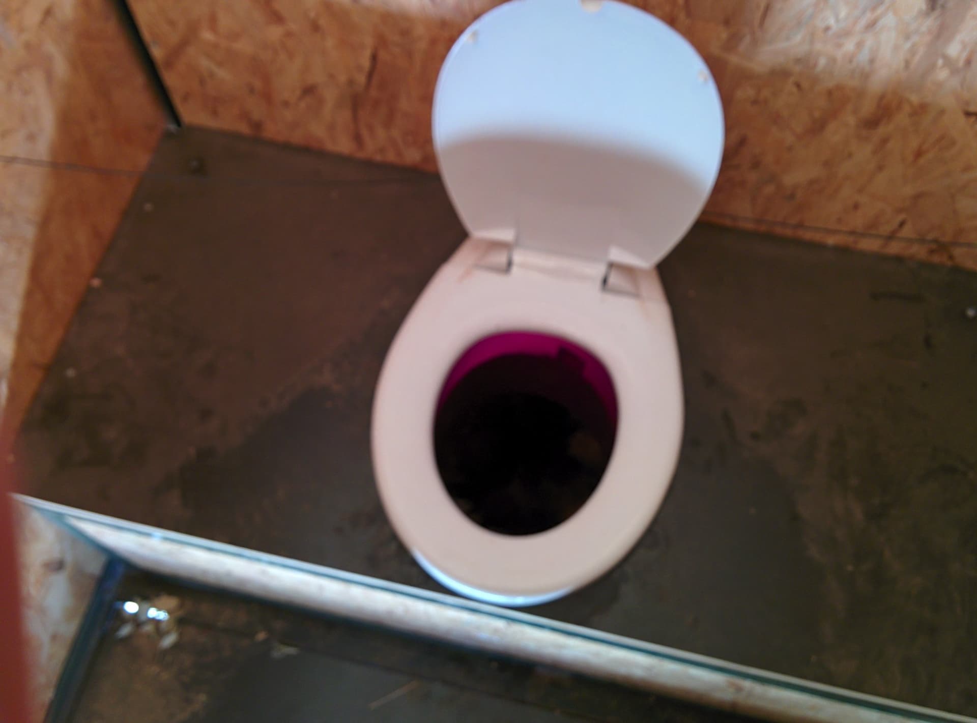 Dry compost toilet seat and chamber, Boom 2014