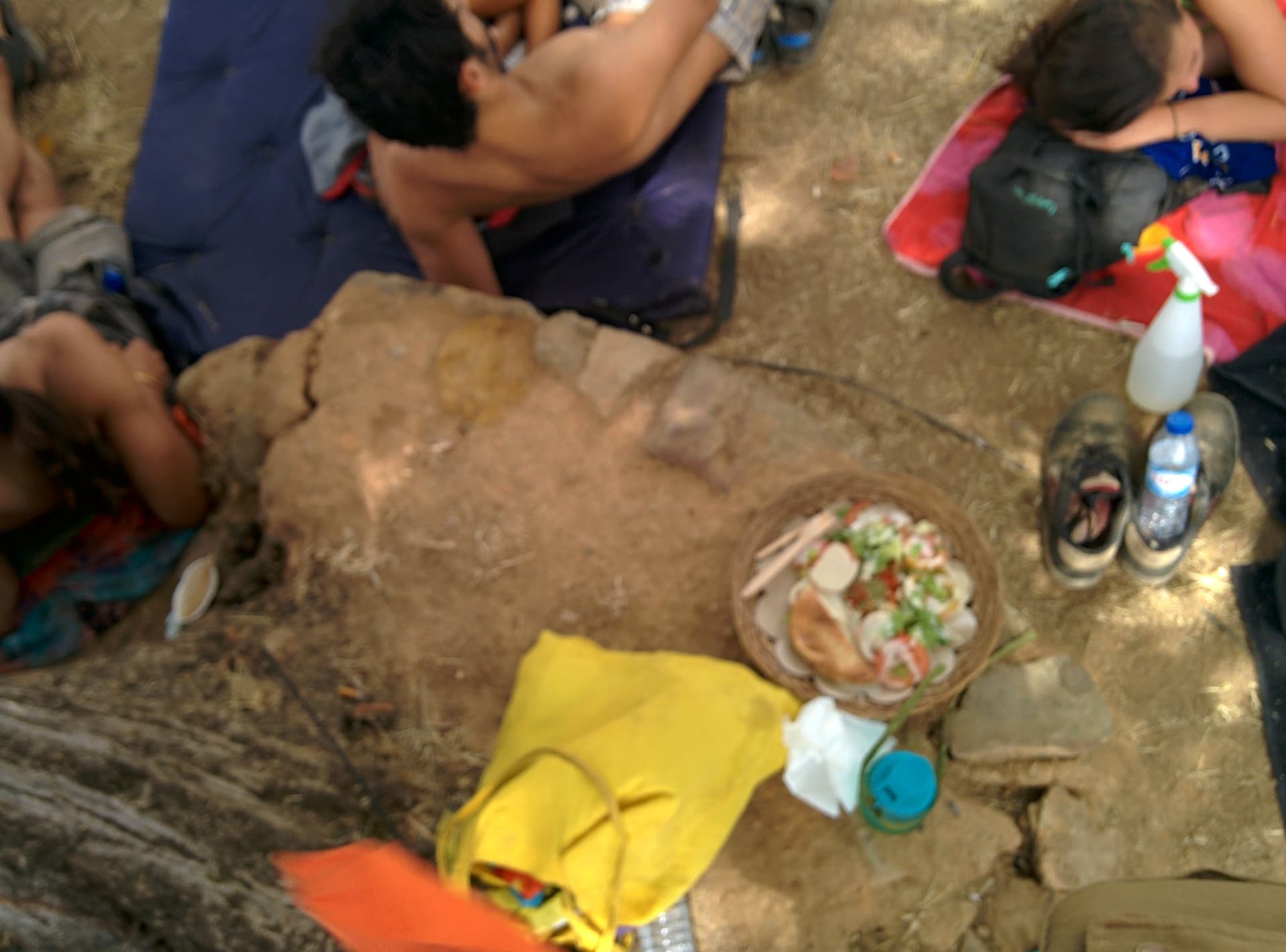 Shared food and drinks on the ground, Boom 2014