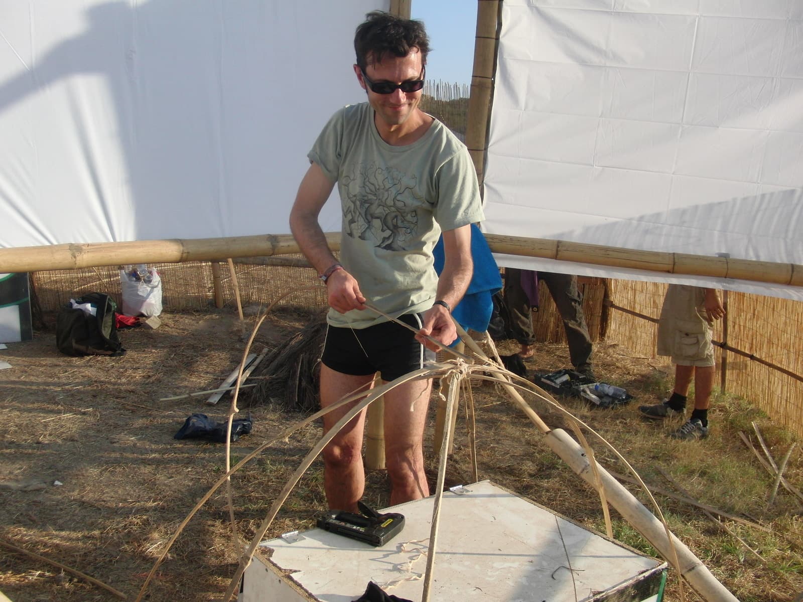 Tying a rope frame on the ground, Boom 2010