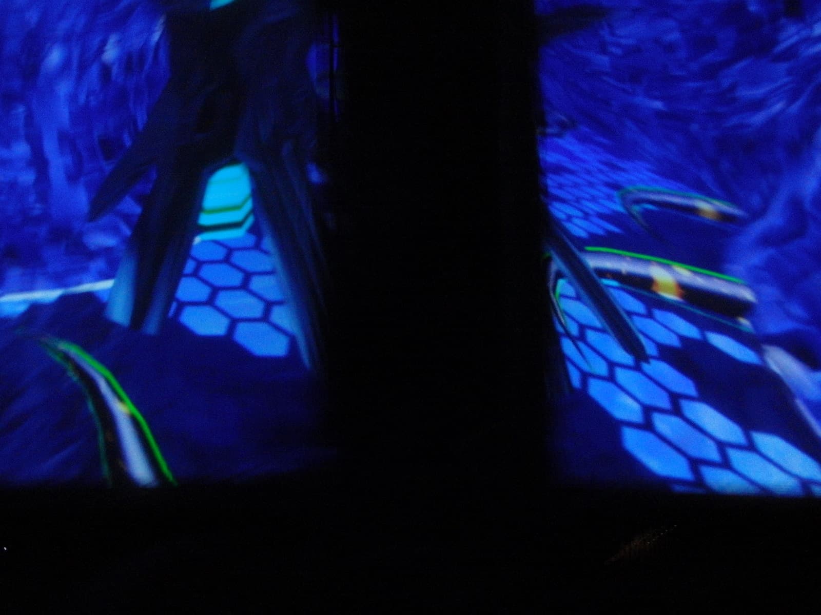 Ultraviolet patterns on a dark wall, Boom 2010