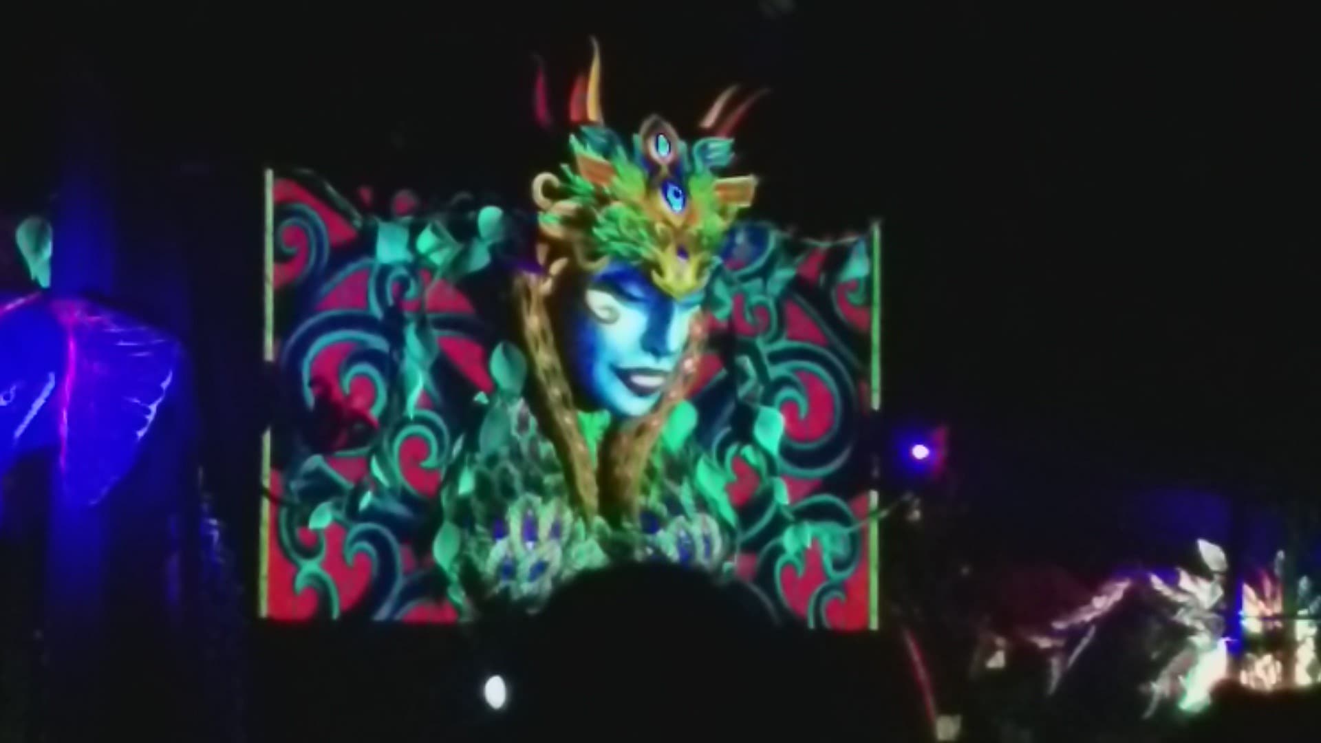 Painted stage backdrop under ultraviolet light, Boom 2014