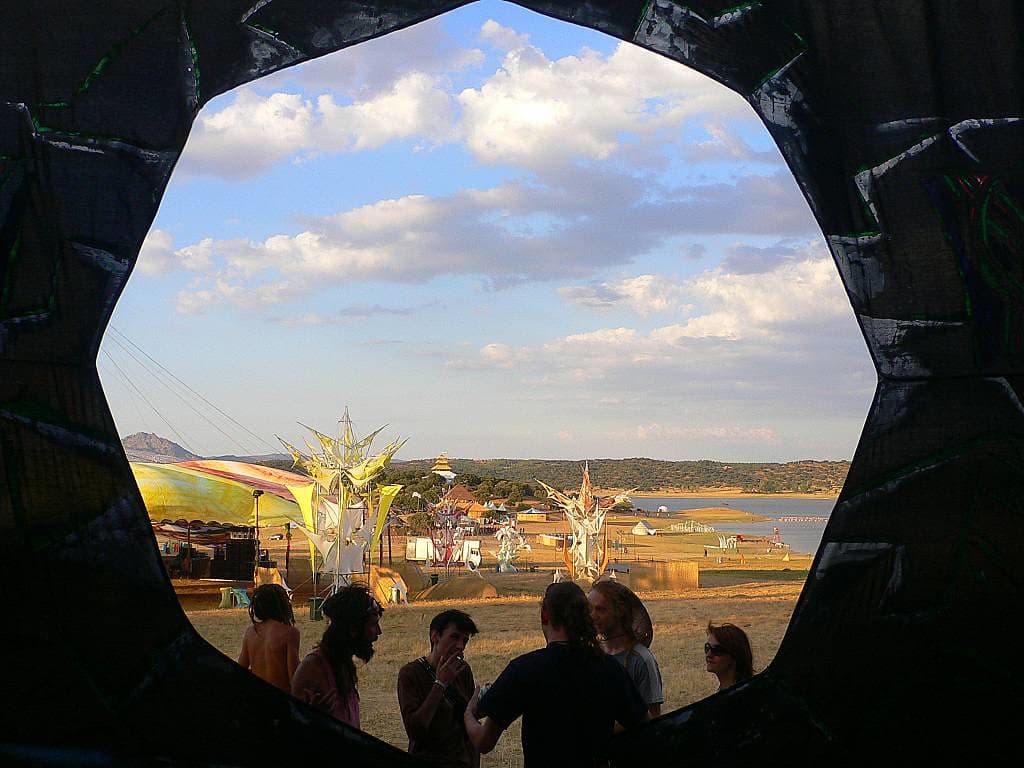 (w)hole view, Boom 2006