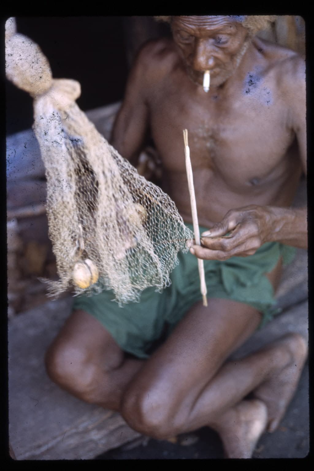 Time Ramoagalo, Rere clan chief, mending a fishing net
