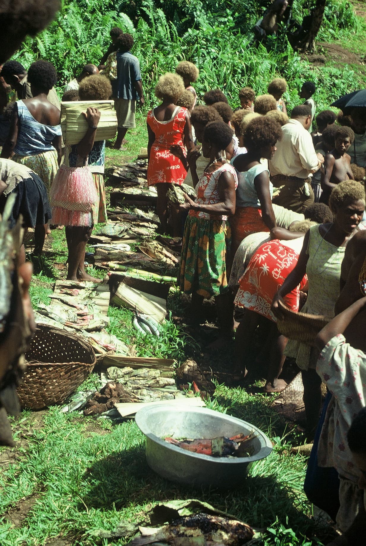 Women trading at Takwea market