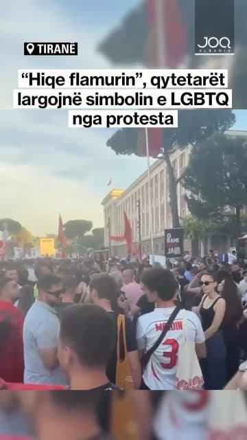 Një moment tensioni është regjistruar pasditen e sotme gjatë protestës qytetare në Tiranë,