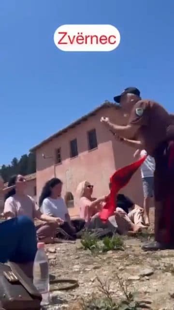 Di gjë njeri të na thotë se çfarë po ndodh në Zvërnec dhe pse roja i Manastirit nuk lejon