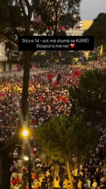 Mos te harrojme objektivin, rezistencë dhe paqe, kjo është protesta më e bukur që ka ndodh