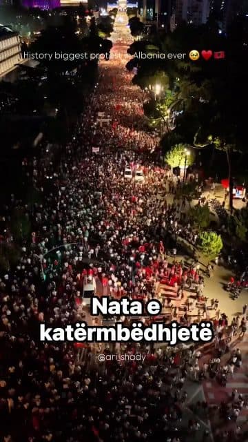 Shqiptarë që jetojnë e punojnë jashtë vendit iu bashkuan protestës në Tiranë, në ditën e 14 të