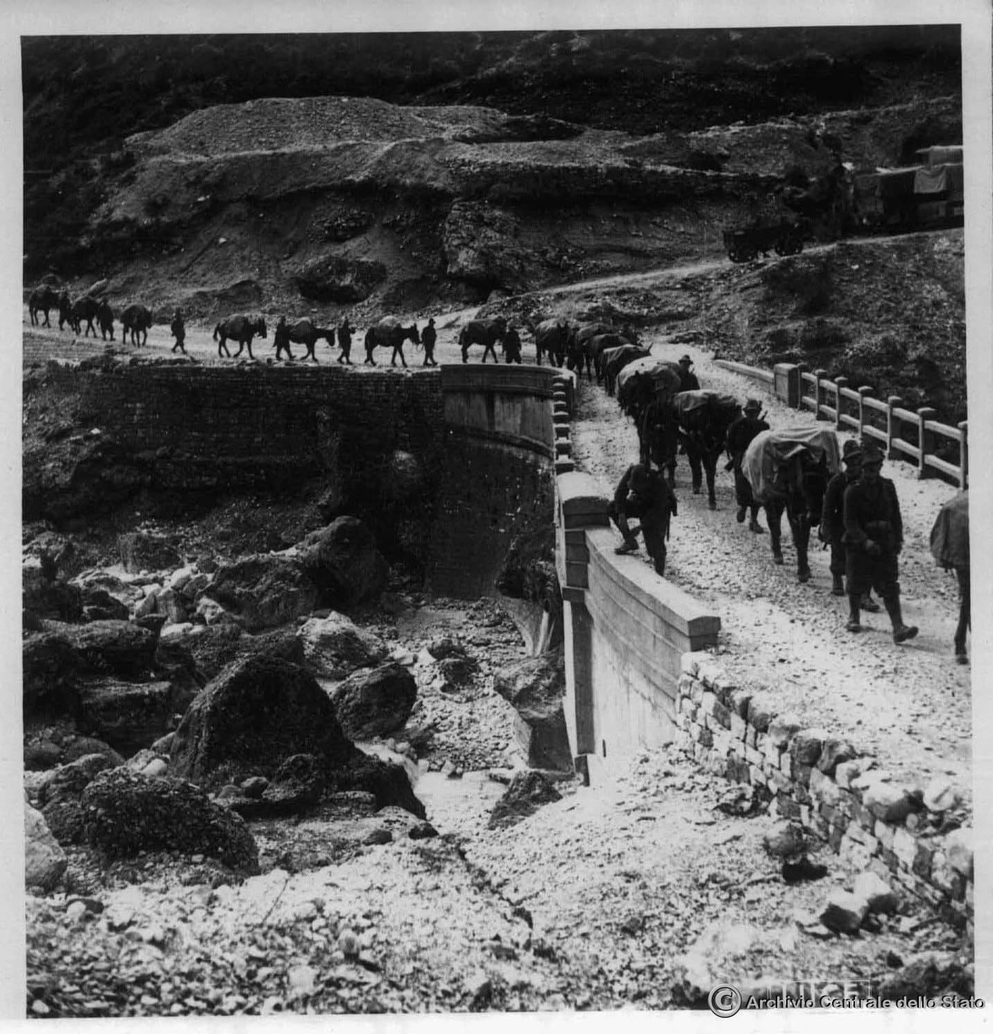 Troops entering Tepelenë, winter 1941