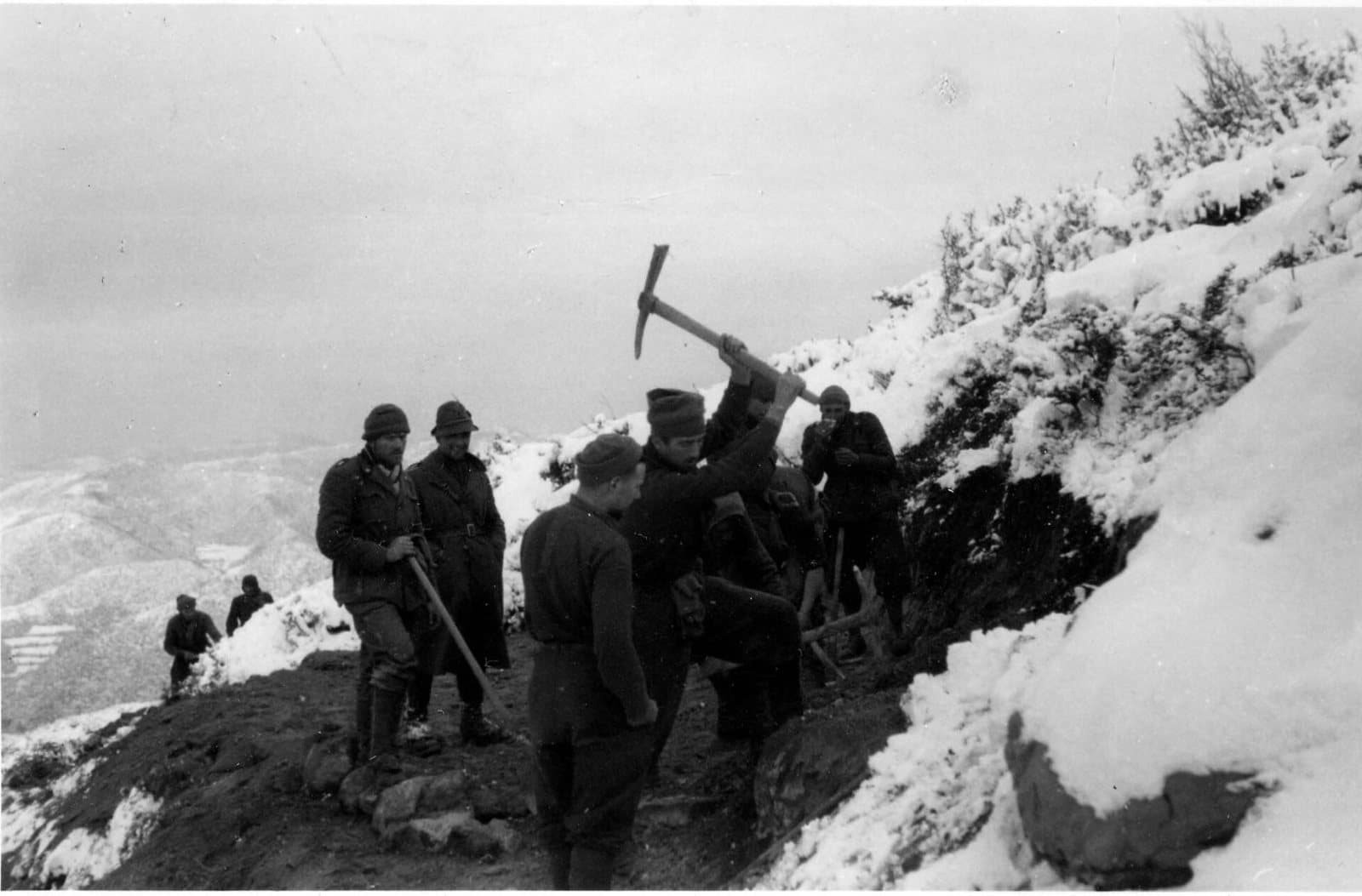 Building a mule track at Bargullas, 1941