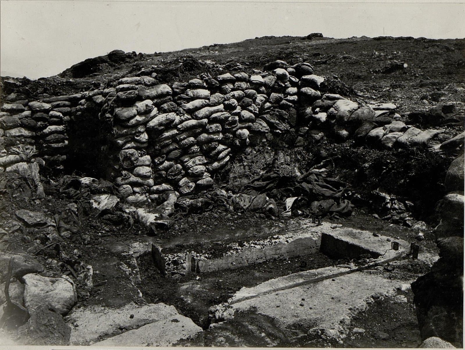 Gun position with concrete bedding, Bardanjolt
