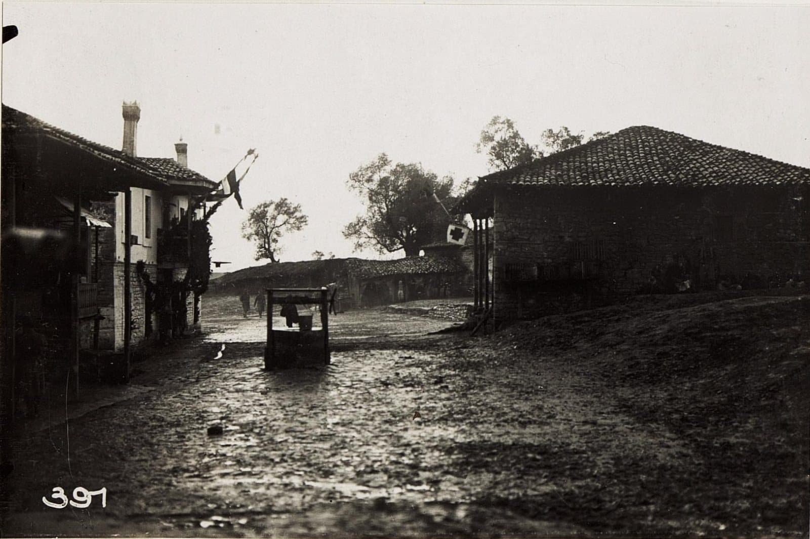 House with a well at Rrogozhinë