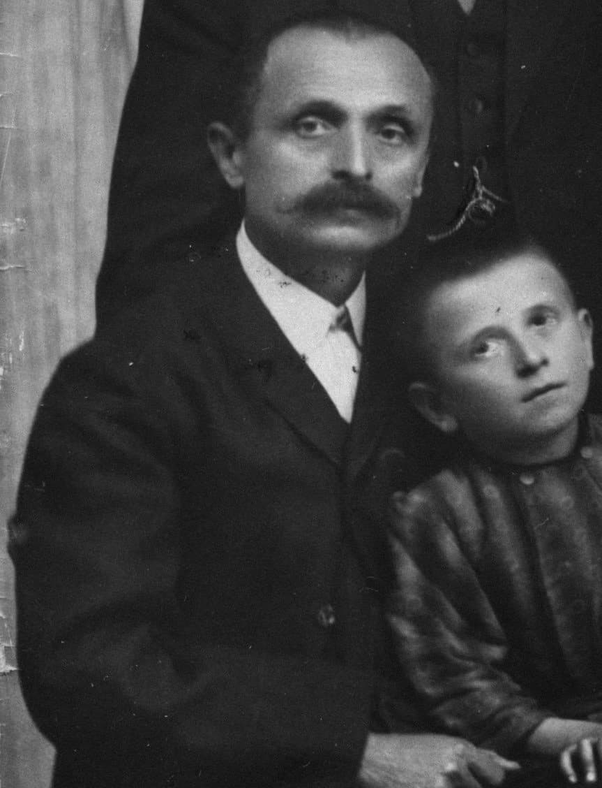 Kristo Sulidhi with a child, Marubi studio