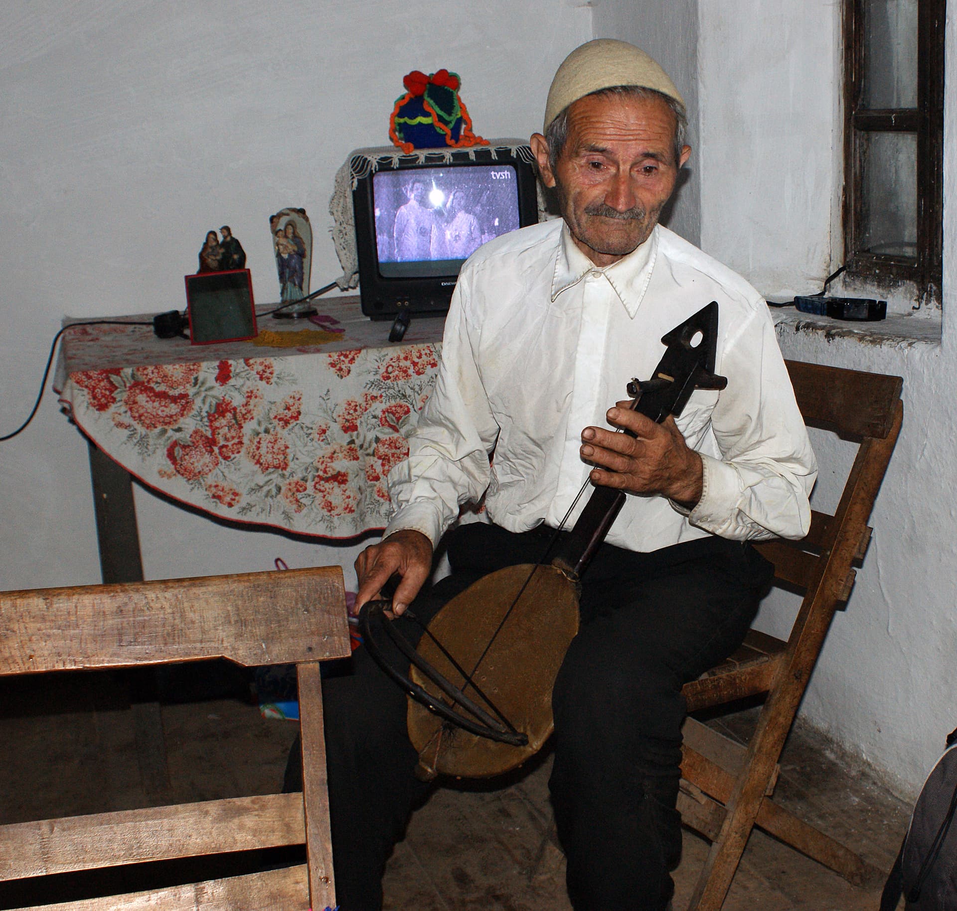 Lahutar in Shala, northern Albania