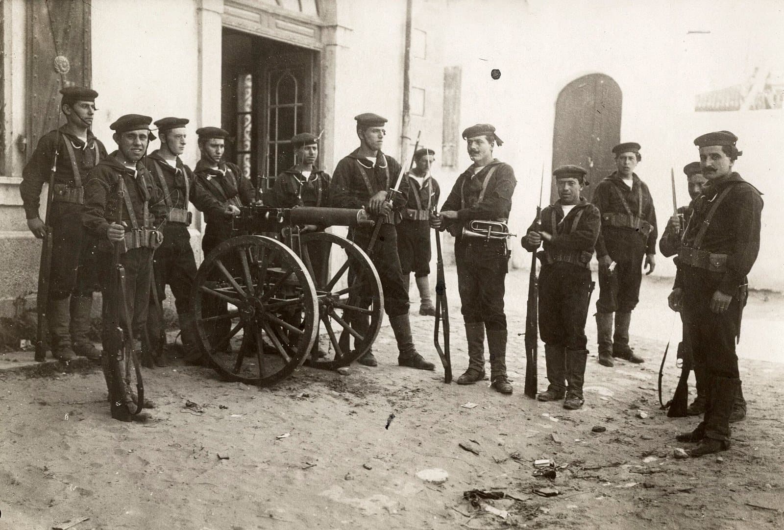 Machine gun posted at the Italian legation, Durrës