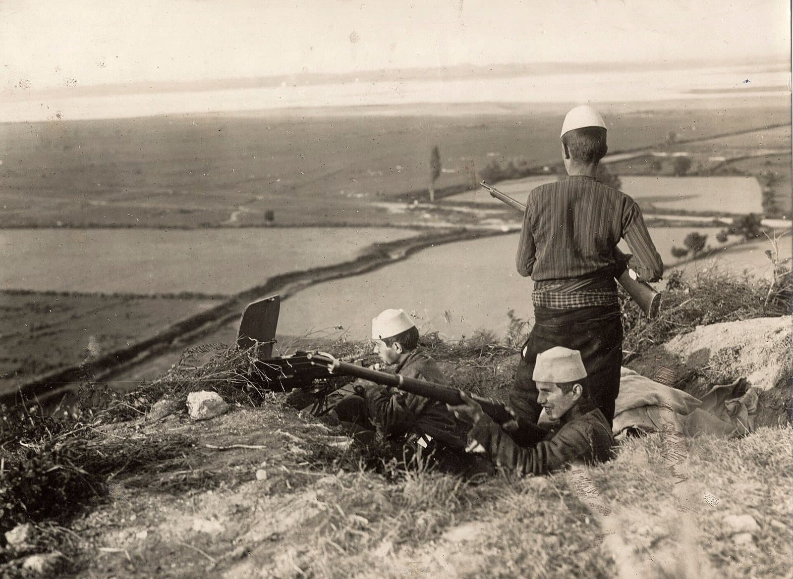 Patrol covering the advance outside Durrës